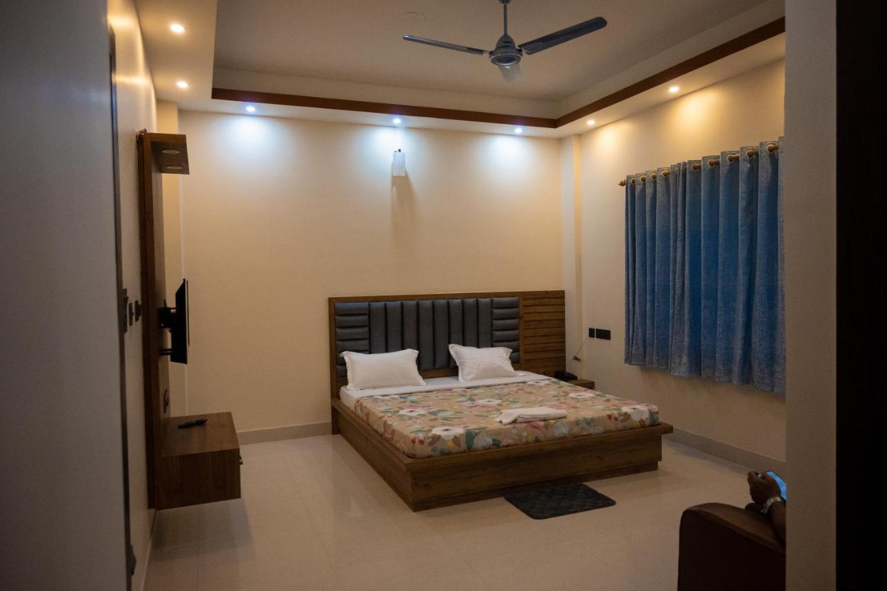 Unique Shantiniketan Hotel Sri Niketan Екстериор снимка